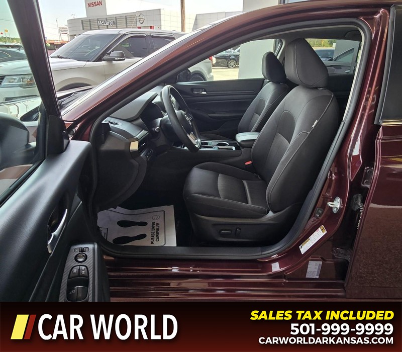 Nissan Altima Vehicle Full-screen Gallery Image 8