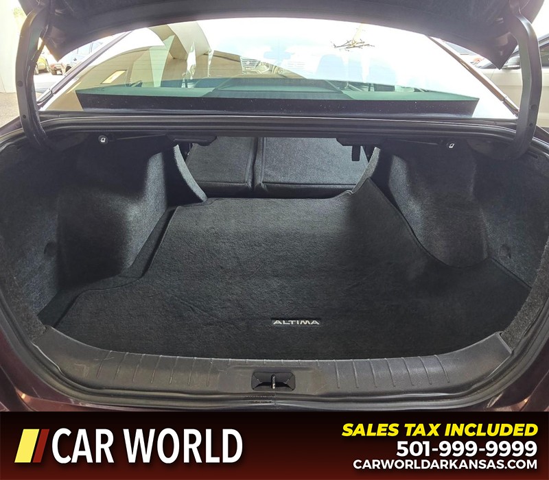 Nissan Altima Vehicle Full-screen Gallery Image 14