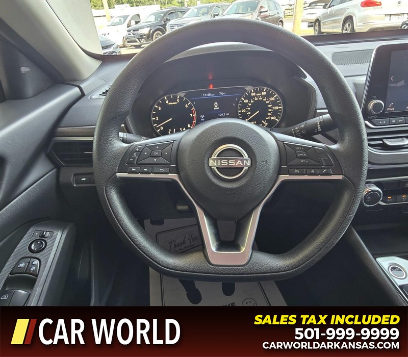 Nissan Altima Vehicle Full-screen Gallery Image 15