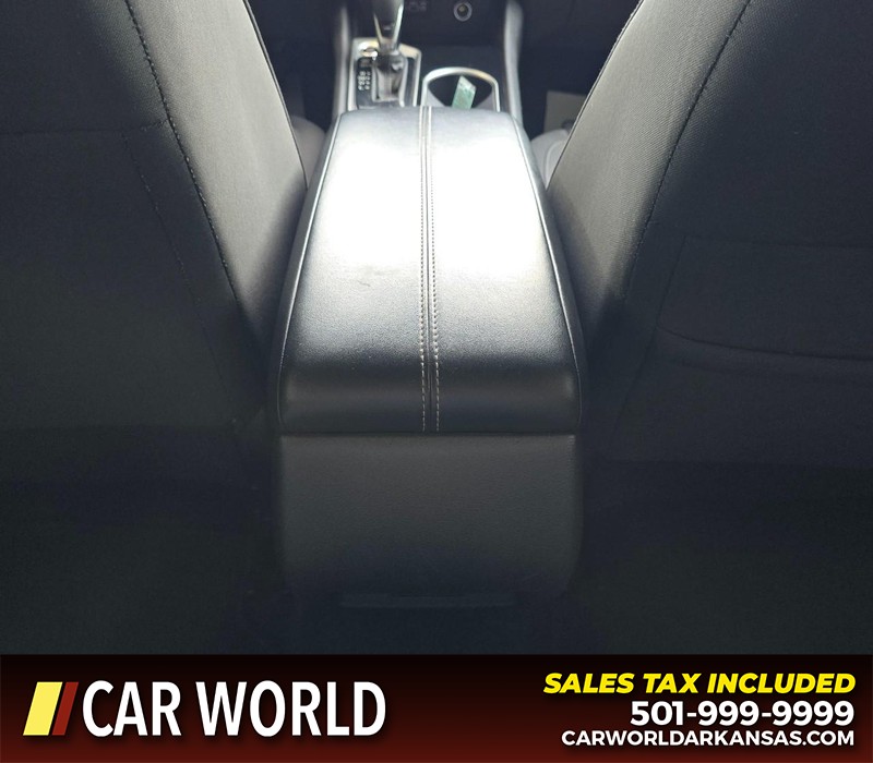 Nissan Altima Vehicle Full-screen Gallery Image 19