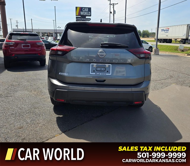 Nissan Rogue Vehicle Full-screen Gallery Image 5