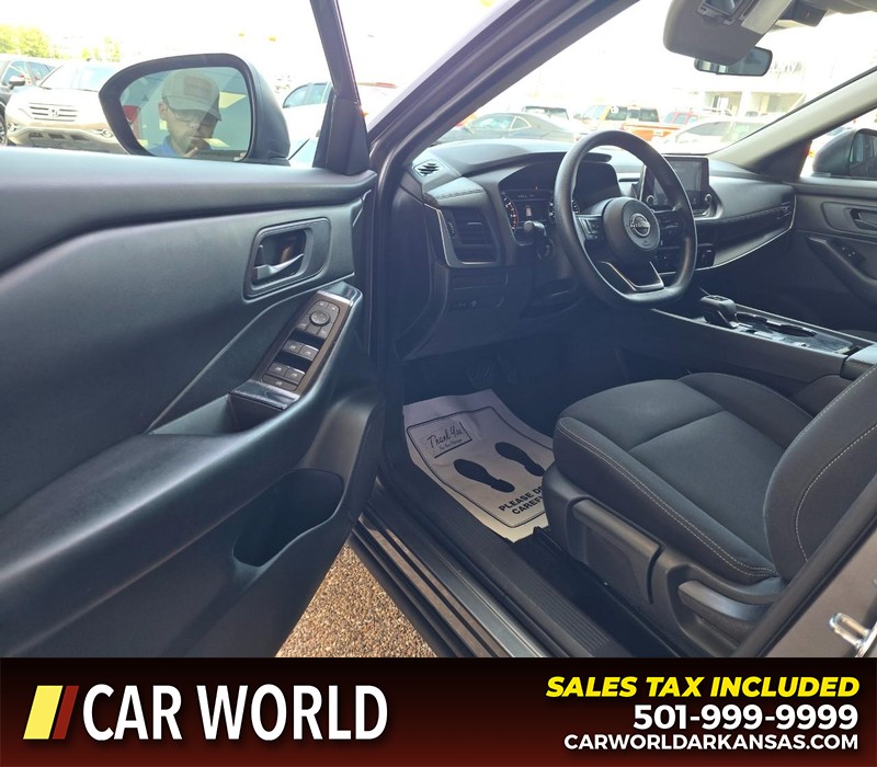 Nissan Rogue Vehicle Full-screen Gallery Image 7
