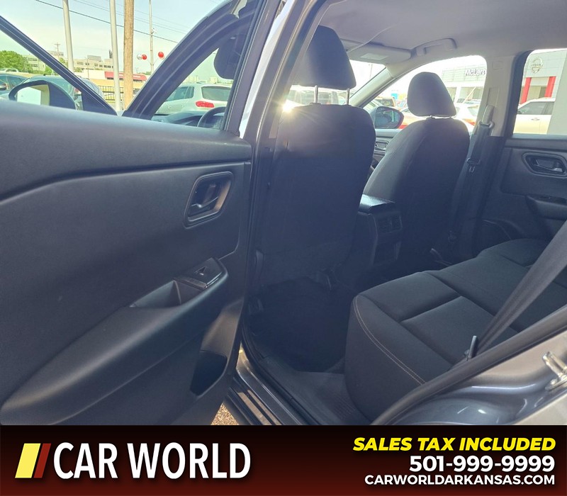 Nissan Rogue Vehicle Full-screen Gallery Image 9