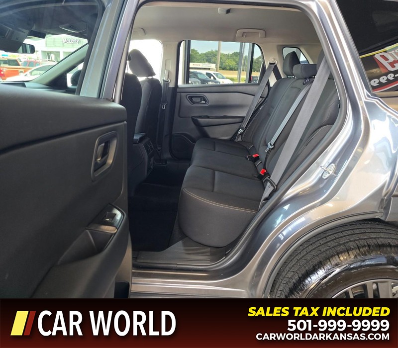 Nissan Rogue Vehicle Full-screen Gallery Image 10