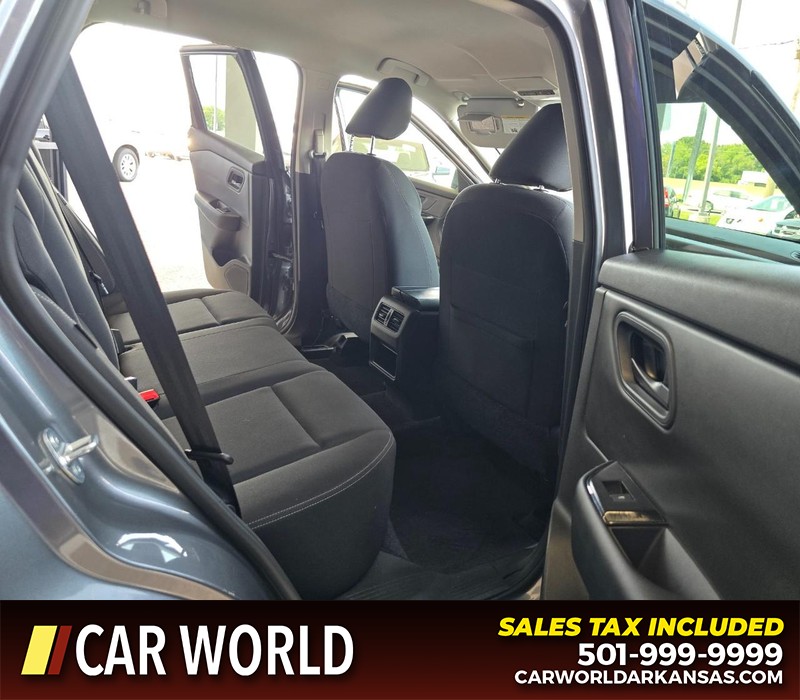 Nissan Rogue Vehicle Full-screen Gallery Image 12
