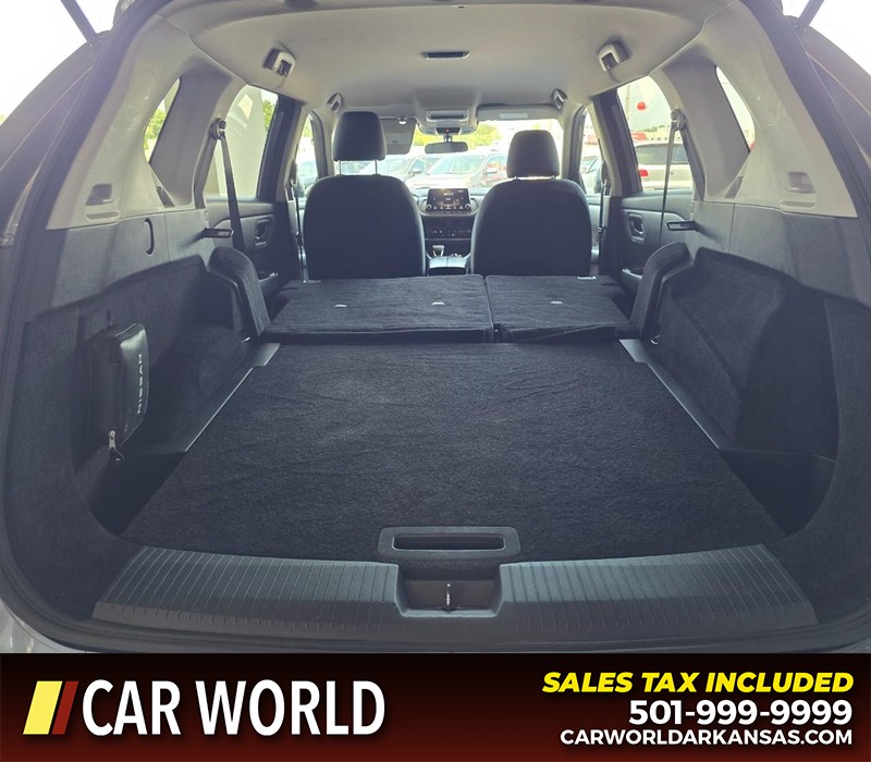 Nissan Rogue Vehicle Full-screen Gallery Image 14