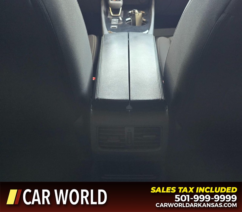 Nissan Rogue Vehicle Full-screen Gallery Image 19