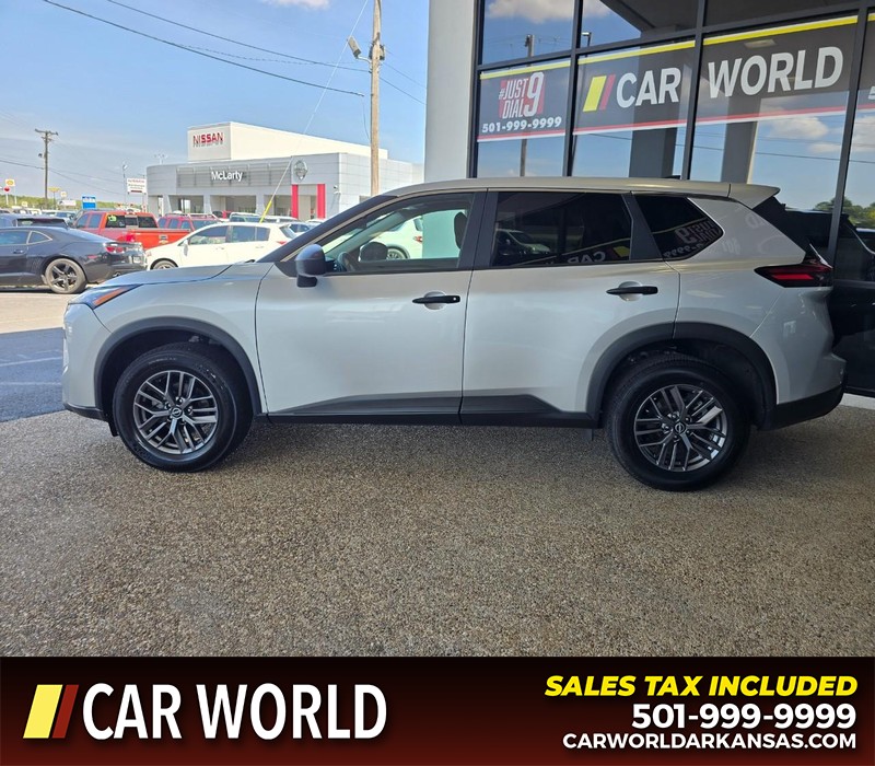Nissan Rogue Vehicle Full-screen Gallery Image 4