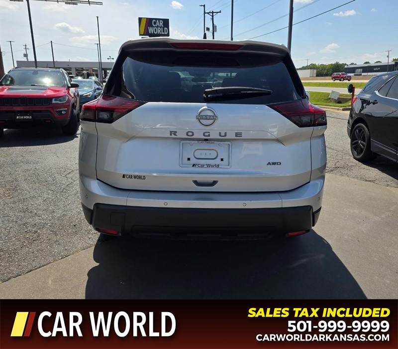 Nissan Rogue Vehicle Full-screen Gallery Image 5