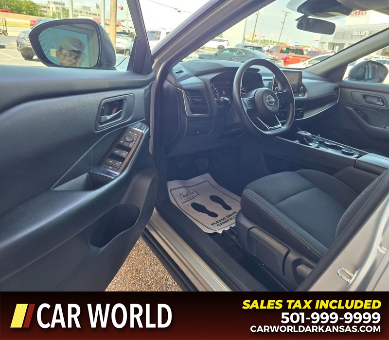Nissan Rogue Vehicle Full-screen Gallery Image 7