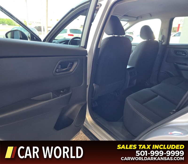 Nissan Rogue Vehicle Full-screen Gallery Image 9
