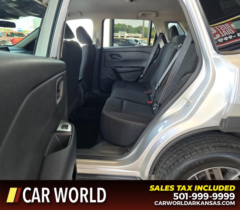 Nissan Rogue Vehicle Full-screen Gallery Image 10