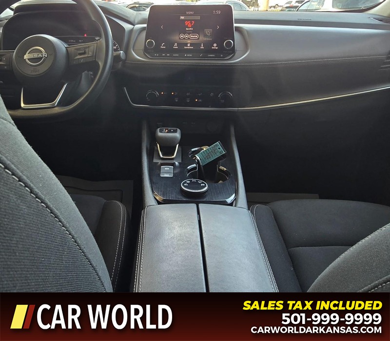 Nissan Rogue Vehicle Full-screen Gallery Image 18