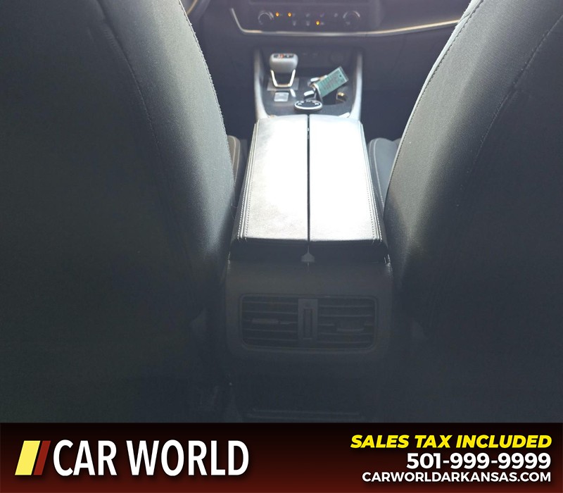 Nissan Rogue Vehicle Full-screen Gallery Image 19