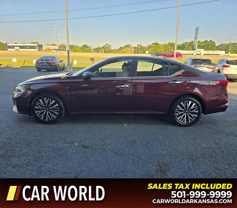 Nissan Altima Vehicle Full-screen Gallery Image 4