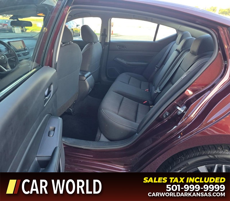 Nissan Altima Vehicle Full-screen Gallery Image 10