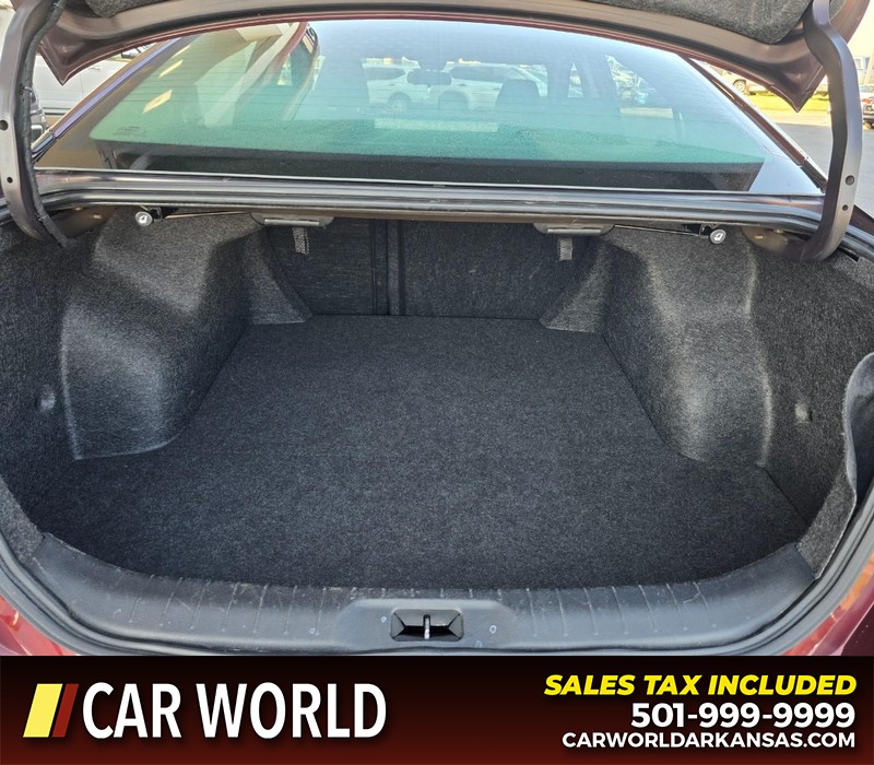 Nissan Altima Vehicle Full-screen Gallery Image 13