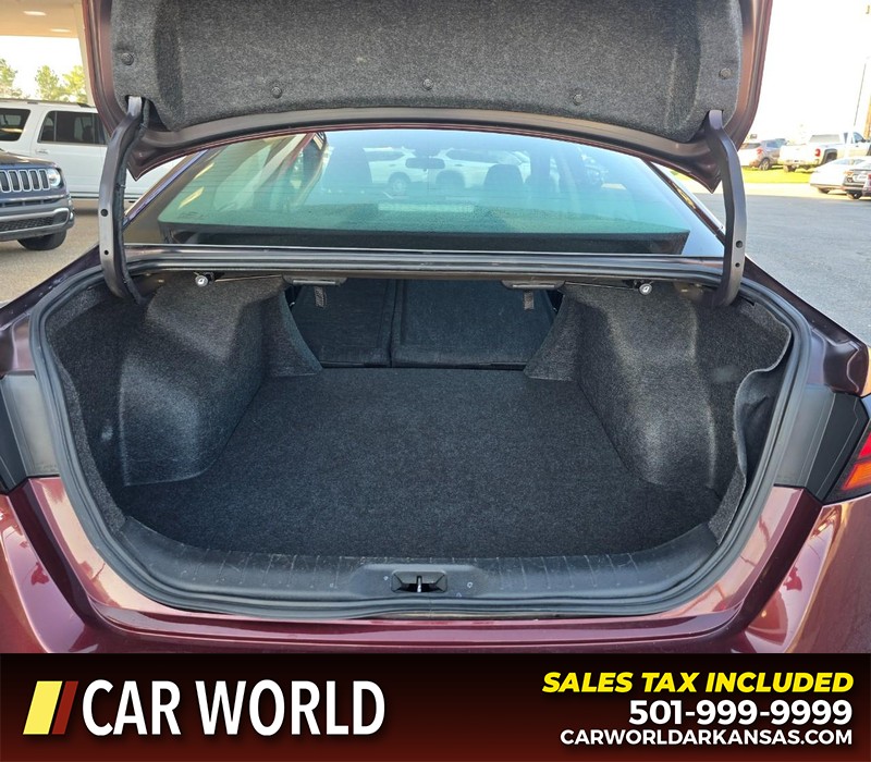 Nissan Altima Vehicle Full-screen Gallery Image 14