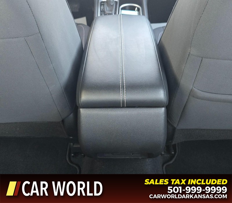 Nissan Altima Vehicle Full-screen Gallery Image 19