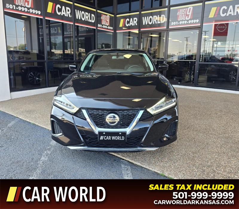 Nissan Maxima Vehicle Full-screen Gallery Image 2