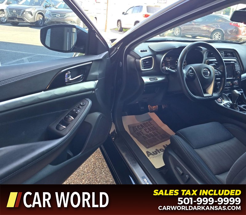 Nissan Maxima Vehicle Full-screen Gallery Image 7
