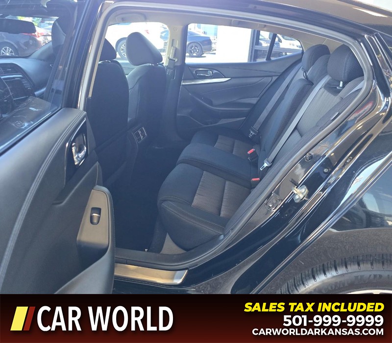 Nissan Maxima Vehicle Full-screen Gallery Image 10