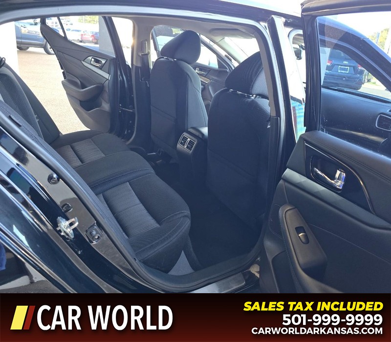 Nissan Maxima Vehicle Full-screen Gallery Image 12