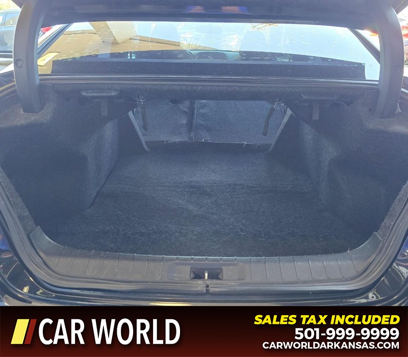 Nissan Maxima Vehicle Full-screen Gallery Image 14