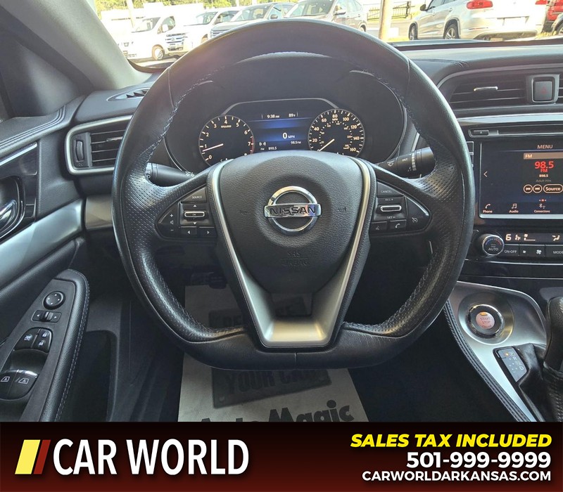 Nissan Maxima Vehicle Full-screen Gallery Image 15