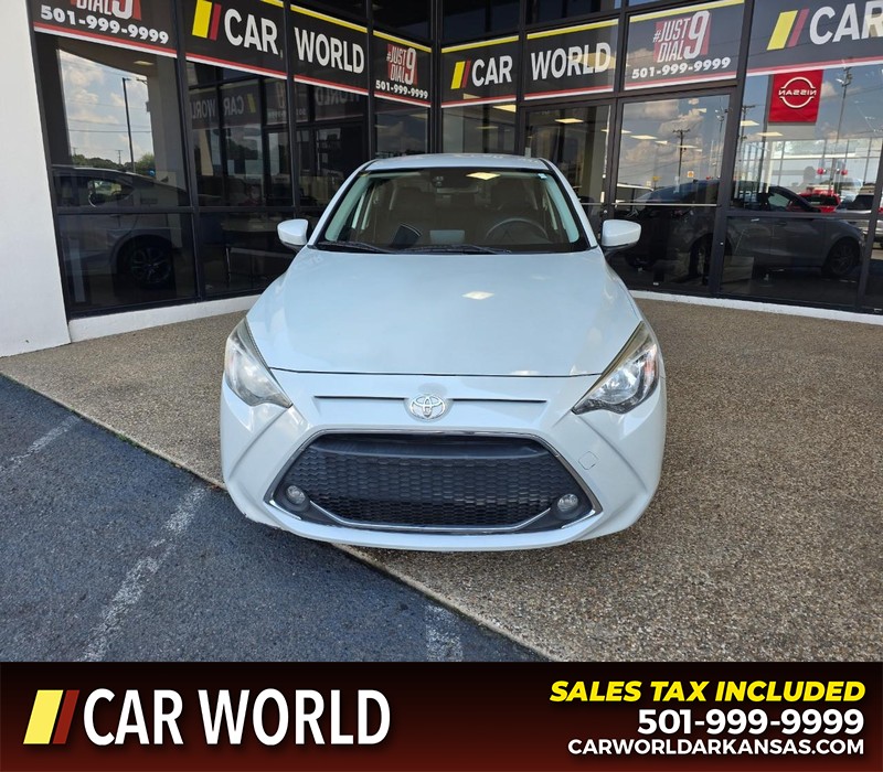 Toyota Yaris Sedan Vehicle Full-screen Gallery Image 2