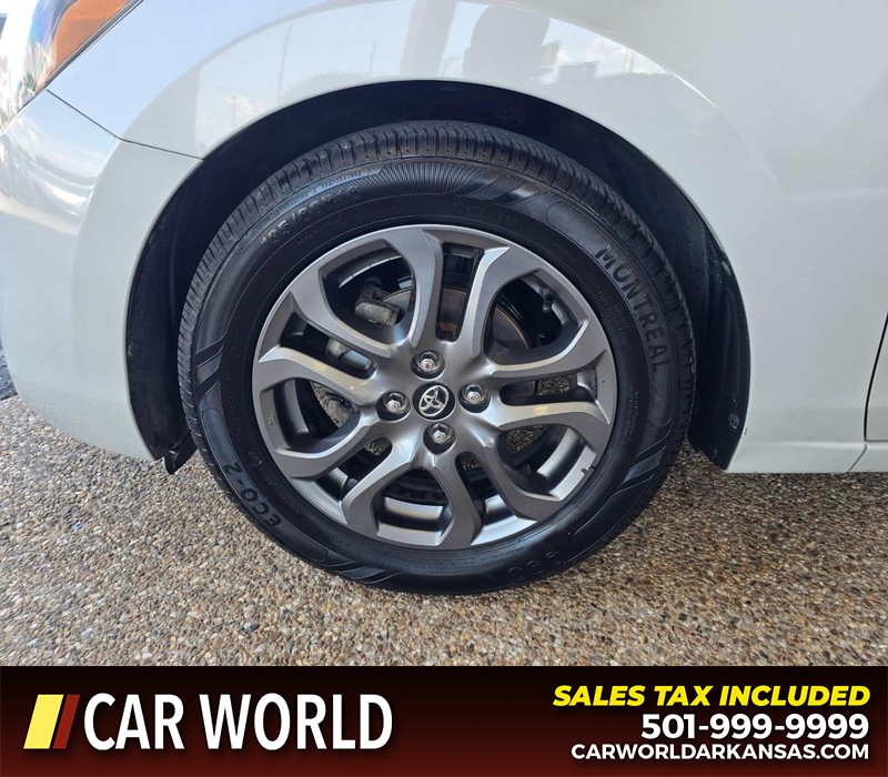 Toyota Yaris Sedan Vehicle Full-screen Gallery Image 6