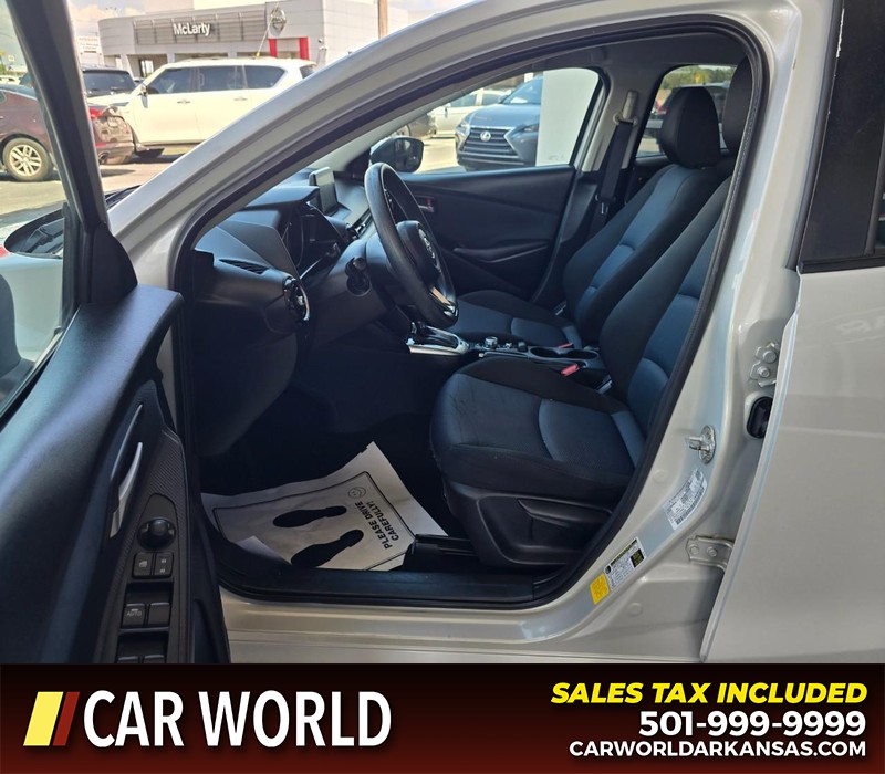 Toyota Yaris Sedan Vehicle Full-screen Gallery Image 8