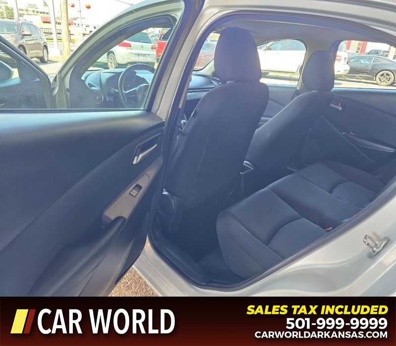 Toyota Yaris Sedan Vehicle Full-screen Gallery Image 9