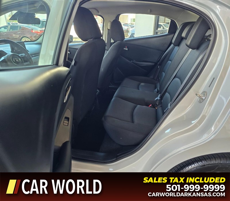 Toyota Yaris Sedan Vehicle Full-screen Gallery Image 10