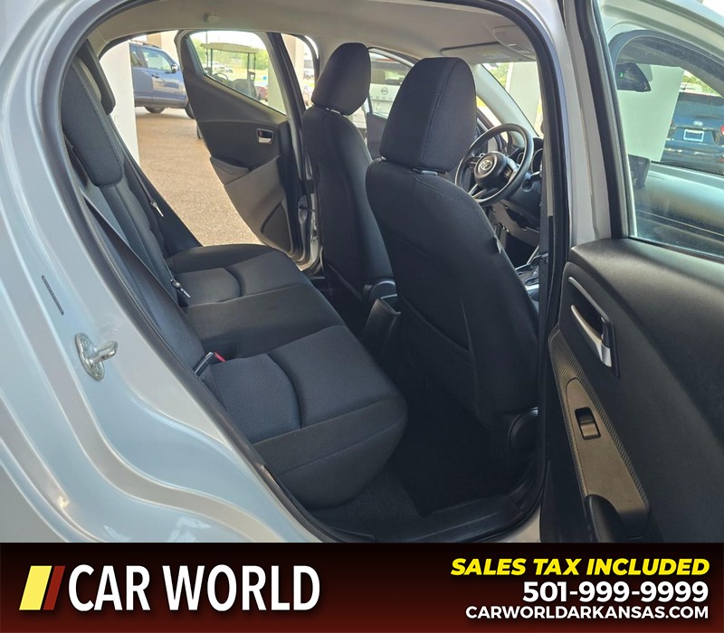 Toyota Yaris Sedan Vehicle Full-screen Gallery Image 12