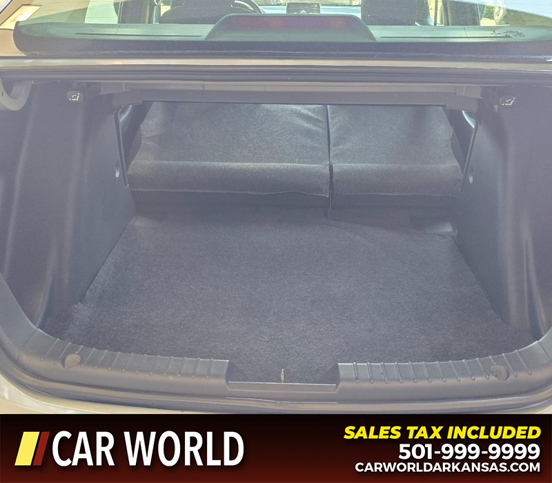 Toyota Yaris Sedan Vehicle Full-screen Gallery Image 14