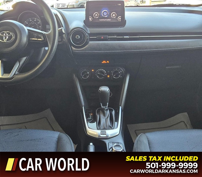 Toyota Yaris Sedan Vehicle Full-screen Gallery Image 18