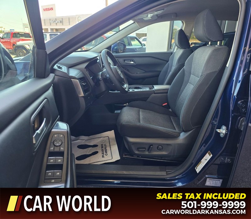 Nissan Rogue Vehicle Full-screen Gallery Image 8