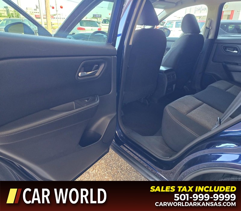 Nissan Rogue Vehicle Full-screen Gallery Image 9
