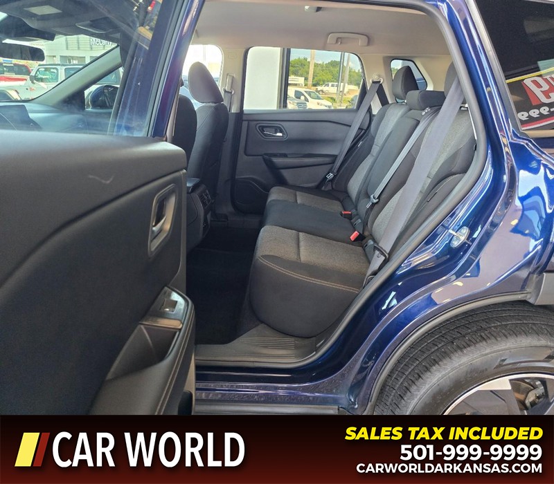 Nissan Rogue Vehicle Full-screen Gallery Image 10