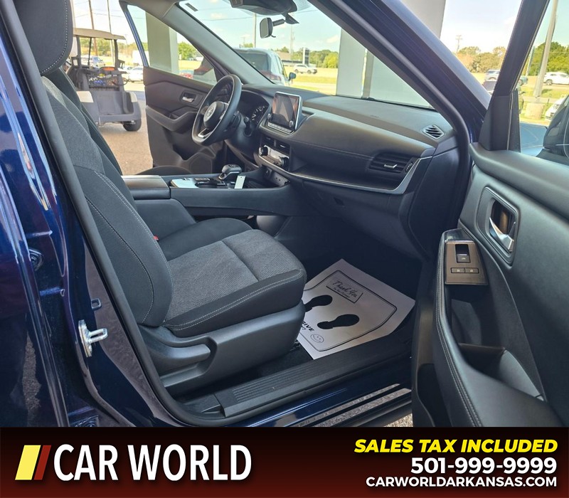 Nissan Rogue Vehicle Full-screen Gallery Image 11