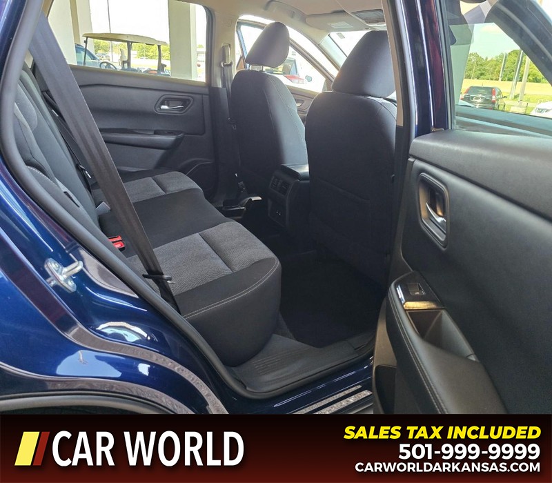 Nissan Rogue Vehicle Full-screen Gallery Image 12
