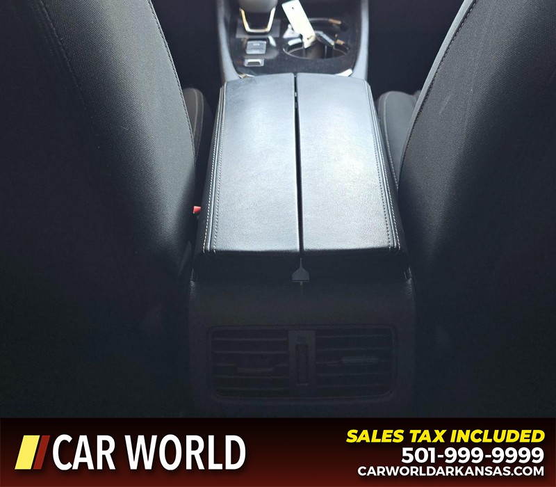 Nissan Rogue Vehicle Full-screen Gallery Image 19