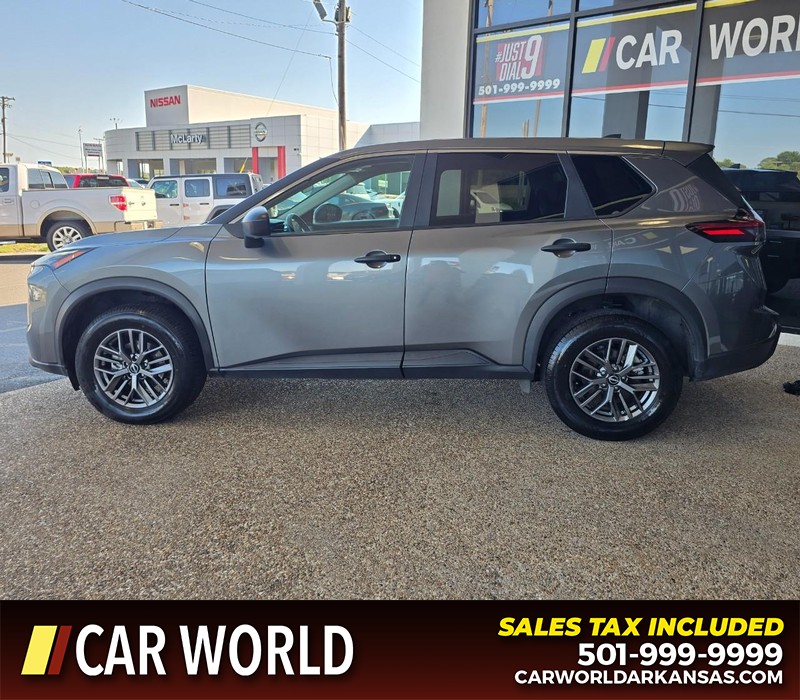 Nissan Rogue Vehicle Full-screen Gallery Image 4