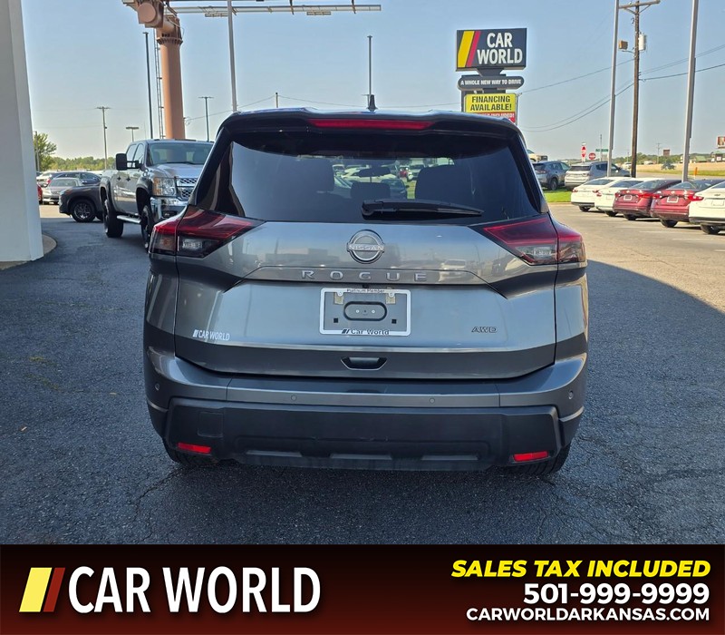 Nissan Rogue Vehicle Full-screen Gallery Image 5