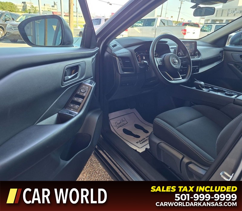 Nissan Rogue Vehicle Full-screen Gallery Image 7