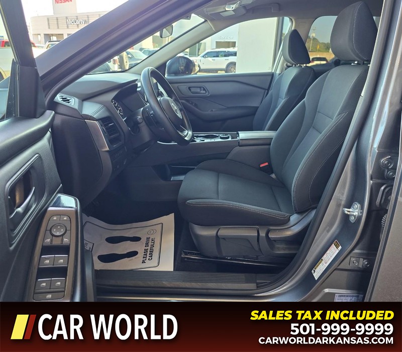 Nissan Rogue Vehicle Full-screen Gallery Image 8