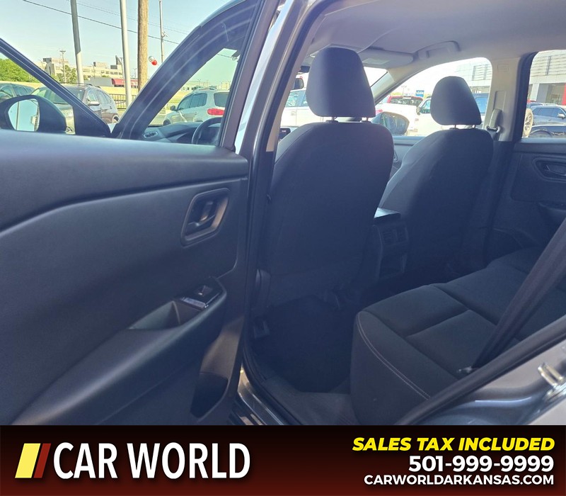 Nissan Rogue Vehicle Full-screen Gallery Image 9