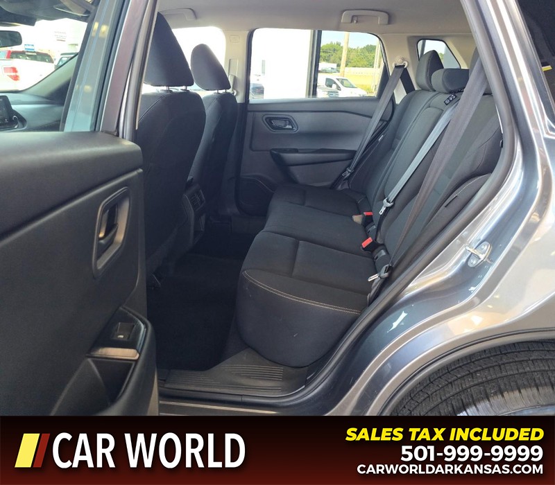 Nissan Rogue Vehicle Full-screen Gallery Image 10