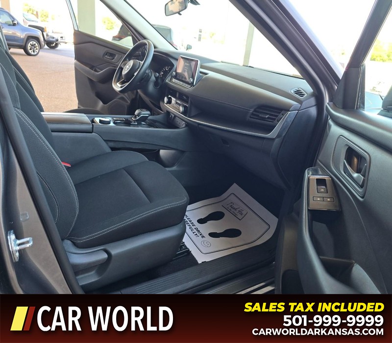 Nissan Rogue Vehicle Full-screen Gallery Image 11